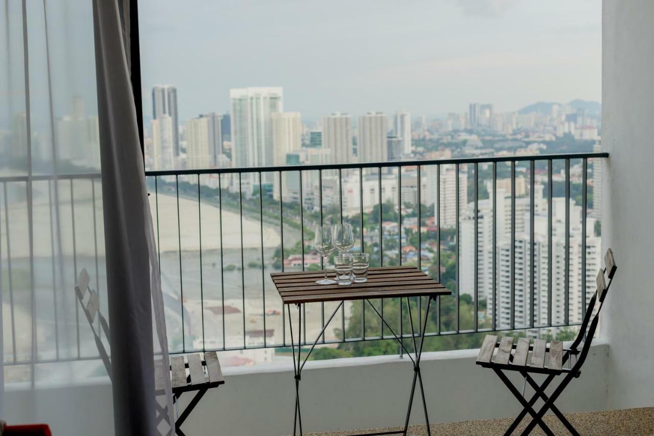 The Landmark Condo, By Sanguine George Town Exteriör bild