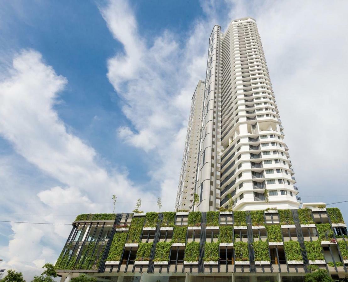 The Landmark Condo, By Sanguine George Town Exteriör bild