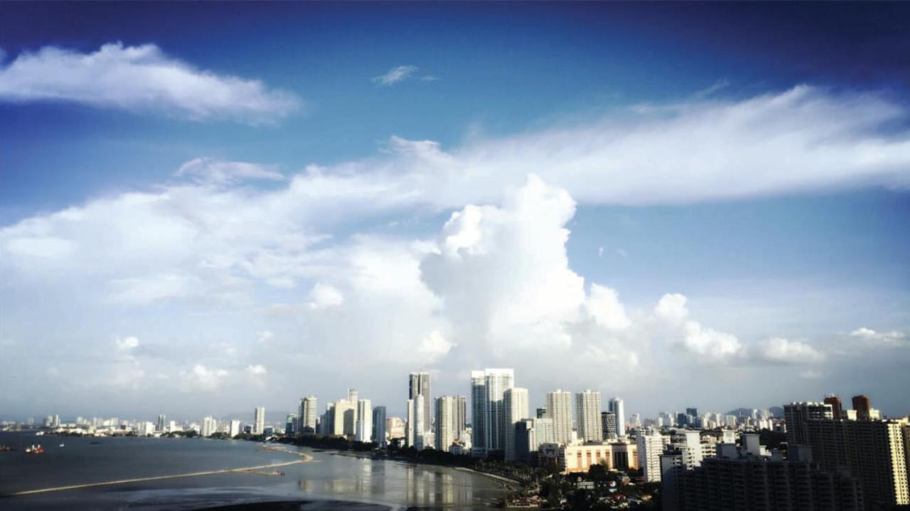 The Landmark Condo, By Sanguine George Town Exteriör bild
